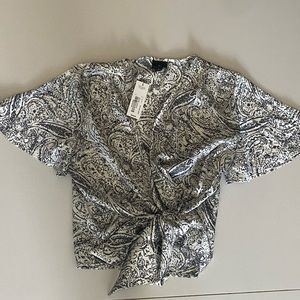 Patterned blouse with silk material